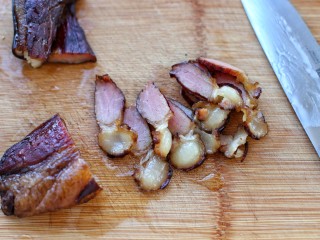 蒜苔炒腊肉 