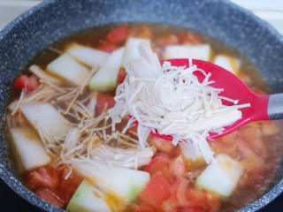 酸甜开胃～番茄金针菇冬瓜汤 