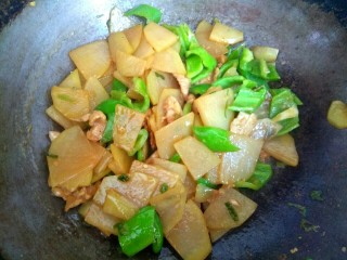 尖椒土豆片小炒肉 