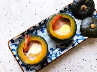 鹌鹑蛋鲜虾贝贝小南瓜盅 