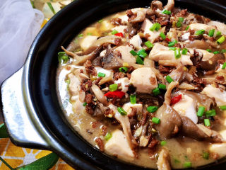 蘑菇炖豆腐 