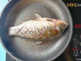 胡萝卜山药鲫鱼汤 